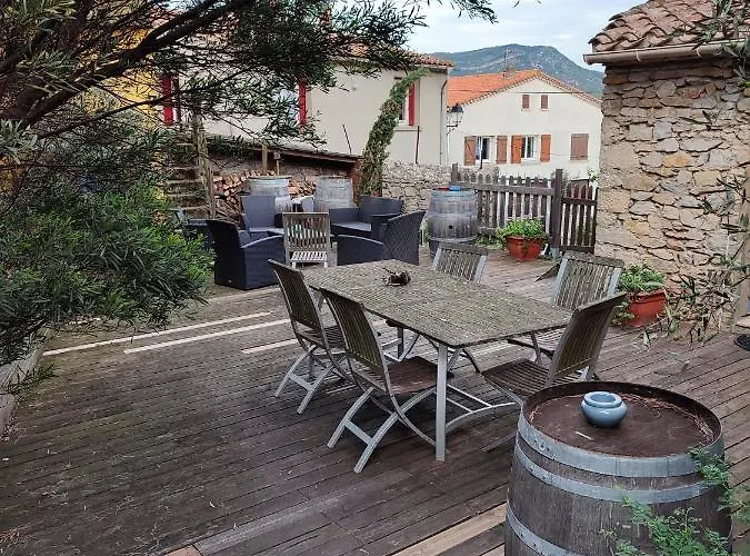 Domaine Les Cascades Couette-café 3*